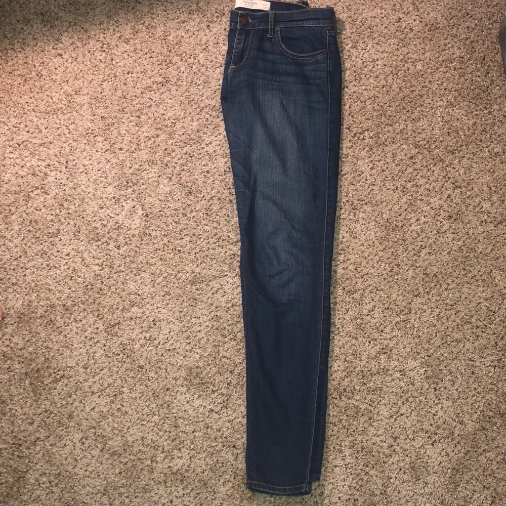 A&F low rise skinny jeans size 27 length 31